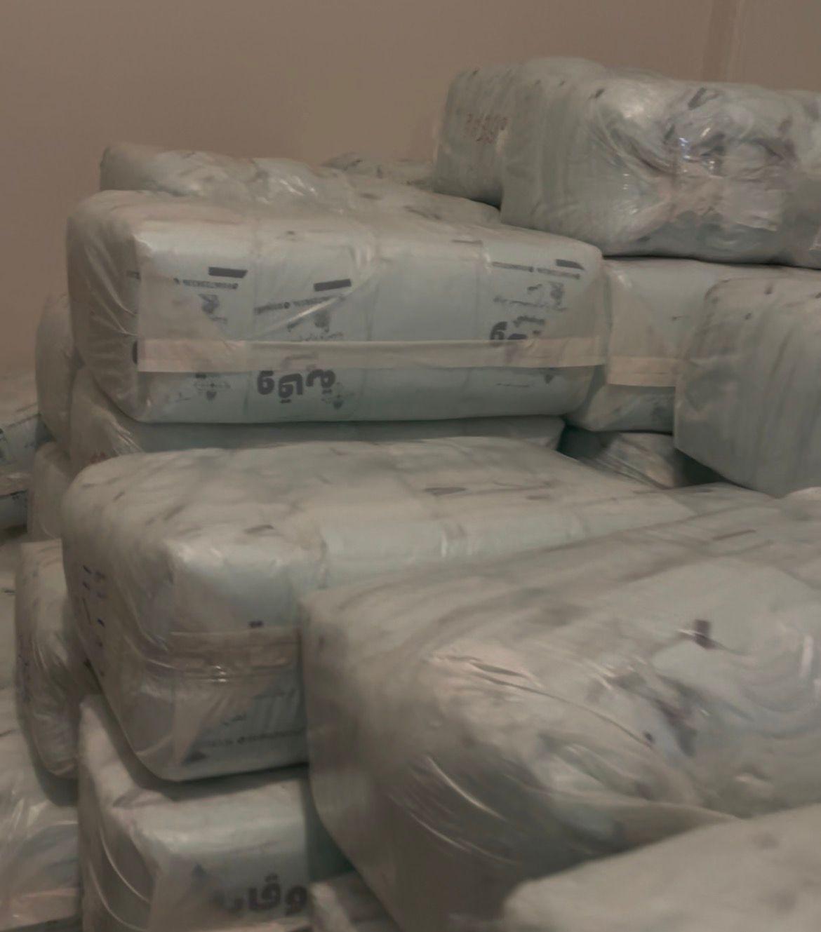 Pack of 300 PCs economical barber cape/cover